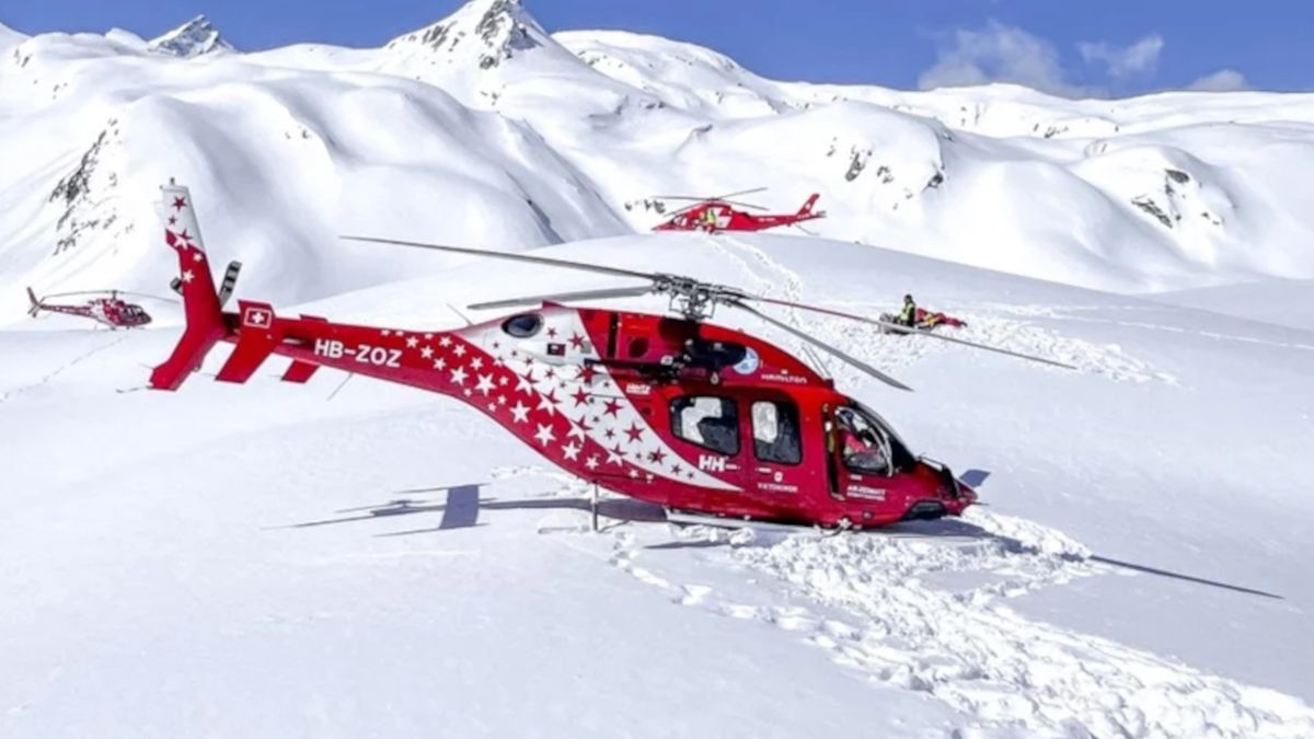 Helikopter zsunął się ze zbocza w Alpach.