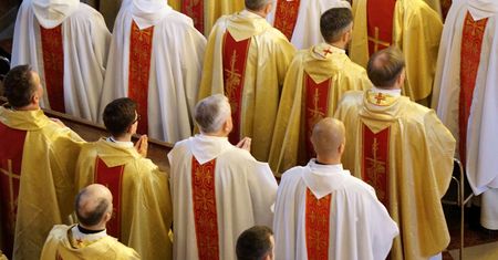 Nie traćmy księży, czyli nowa odsłona dyskusji o celibacie [OPINIA]