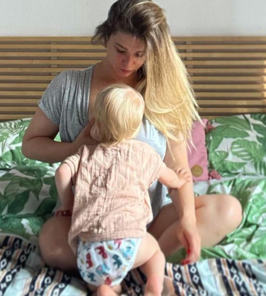 Maria Konarowska odstawia córkę od piersi 