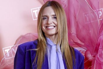 Weszła na ściankę. Wszyscy patrzyli na jej nogi