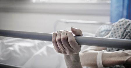 Zapadła w śpiączkę, gdy rządziło PO. Wybudziła się dopiero za czasów PiS