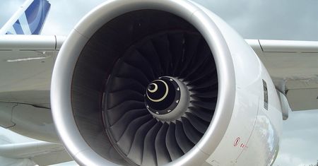 Rolls-Royce zwolni setki pracowników ze stanowisk kierowniczych