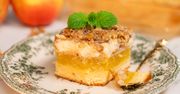 Ciasto jabłkowo-budyniowe pod orzechową pierzynką. Każda warstwa wypieku to prawdziwe złoto