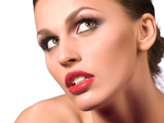 Turkish Airlines wycofały się z zakazu czerwonej szminki