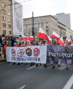 Kontrowersyjny baner na marszu w Warszawie. Czarzasty mówi o polityce PiS