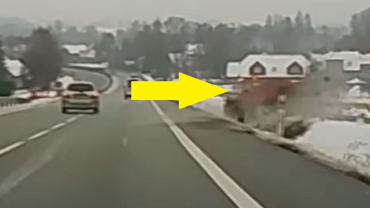 Samochód wpadł do rowu