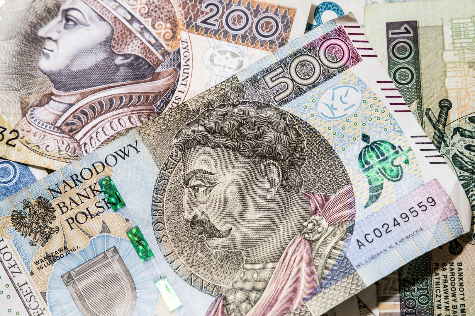 Rośnie popyt na drobne pożyczki i kredyty ratalne