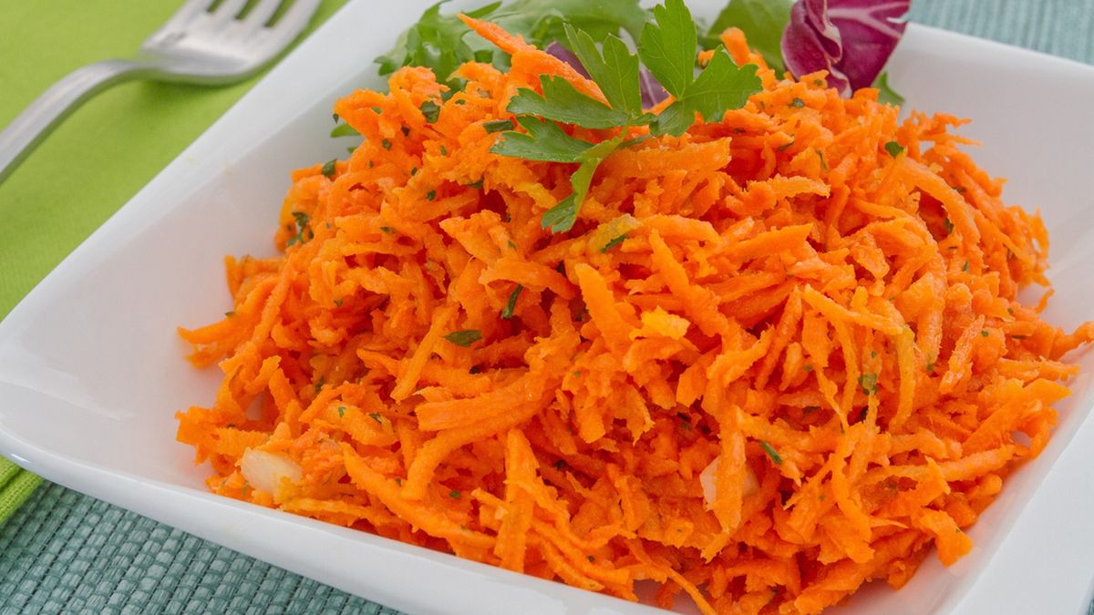 Surówka z marchewki w stylu francuskim – sekret sosu