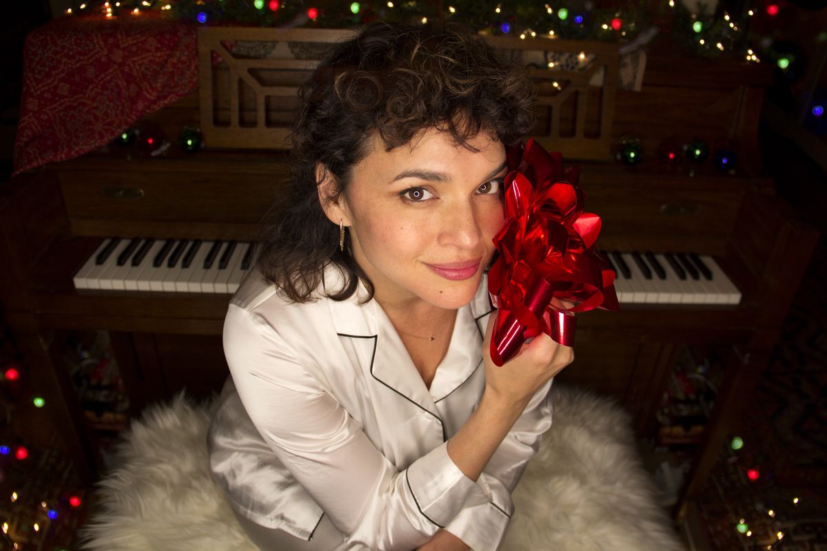 Norah Jones z teledyskiem do singla "I Dream of Christmas"