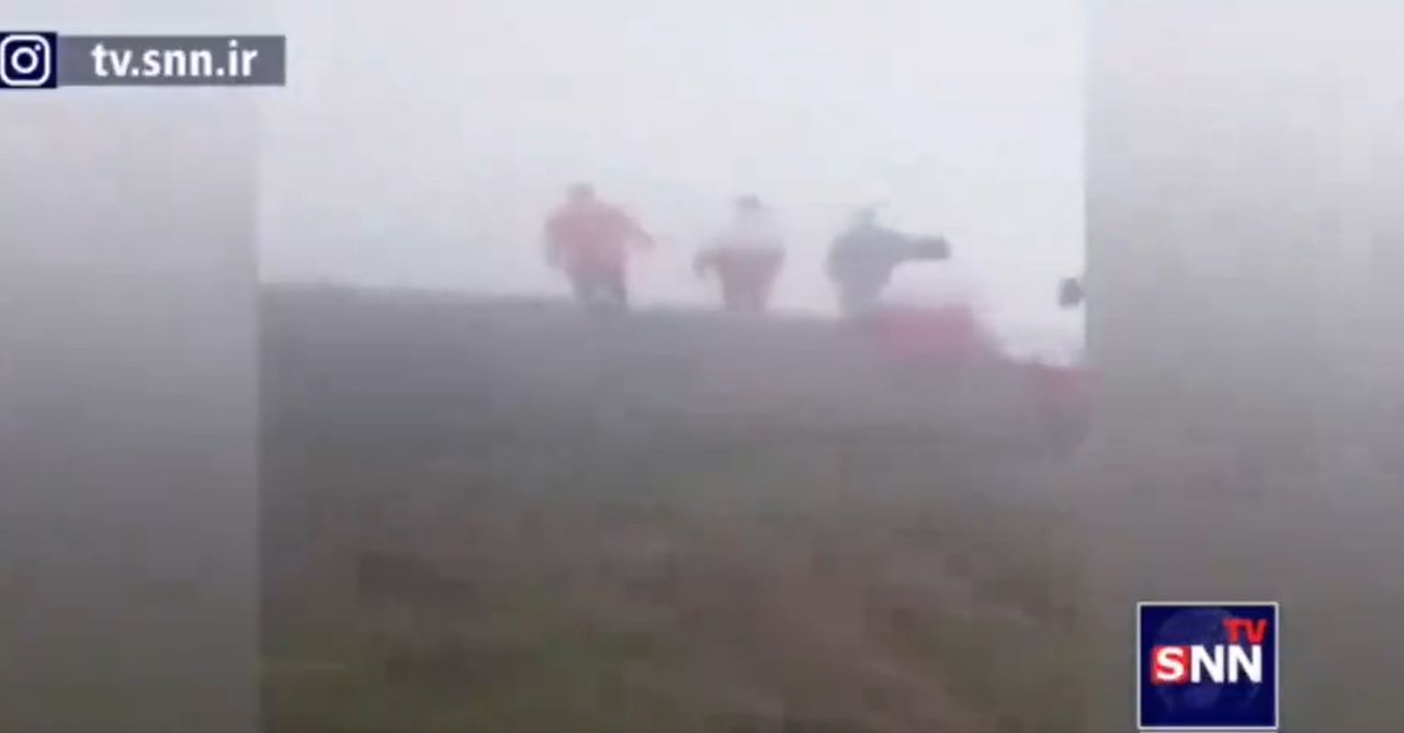 Ratownicy błądzą we mgle. Pierwsze filmy z akcji w Iranie