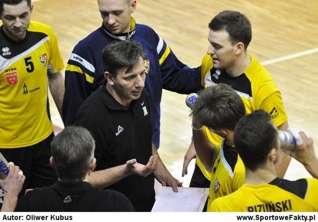 Janusz Bułkowski (w środku) buduje drużynę beniaminka PlusLigi na sezon 2013/2014