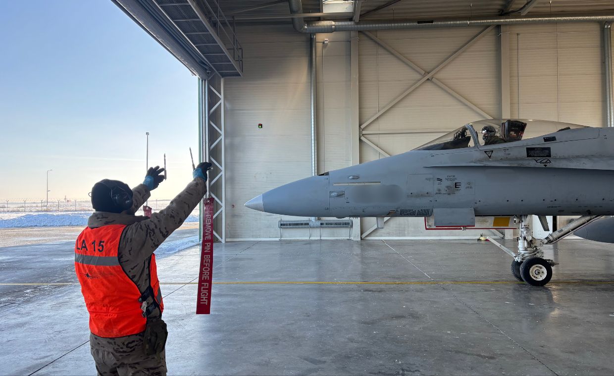 Przygotowania do startu EF-18