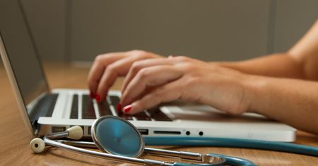 Lekarze nie chcą tak pracować. NFZ znalazł zachętę