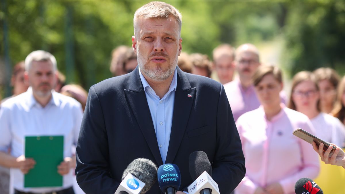 Adrian Zandberg
Jarek Praszkiewicz
briefing prasowy, konferencja prasowa, partia razem, polityk, polityka, prasowa, razem, spotkanie, spotkanie spotkania, wizyta krajowa