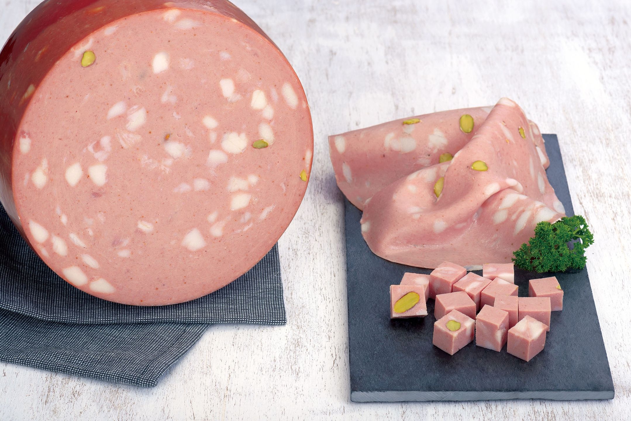 Mortadella jest obecna w Bolonii niemal na każdym kroku, także jako baza dań street food.