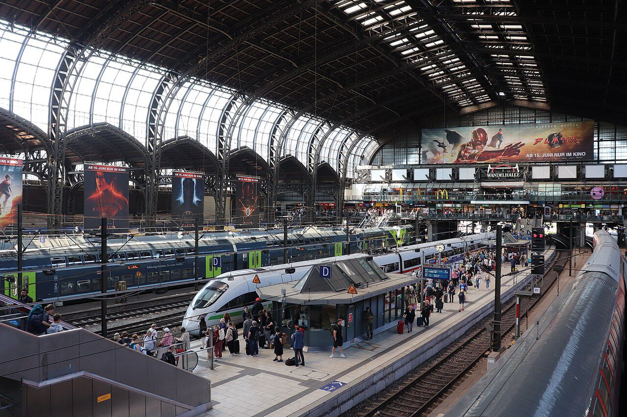 There was quite a commotion at the Hamburg station. There was a concern that people infected with the Marburg virus were traveling by train.