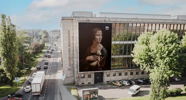 "Dama z gronostajem" bez naszyjnika. To akcja promocyjna serialu "Lupin" Netfliksa