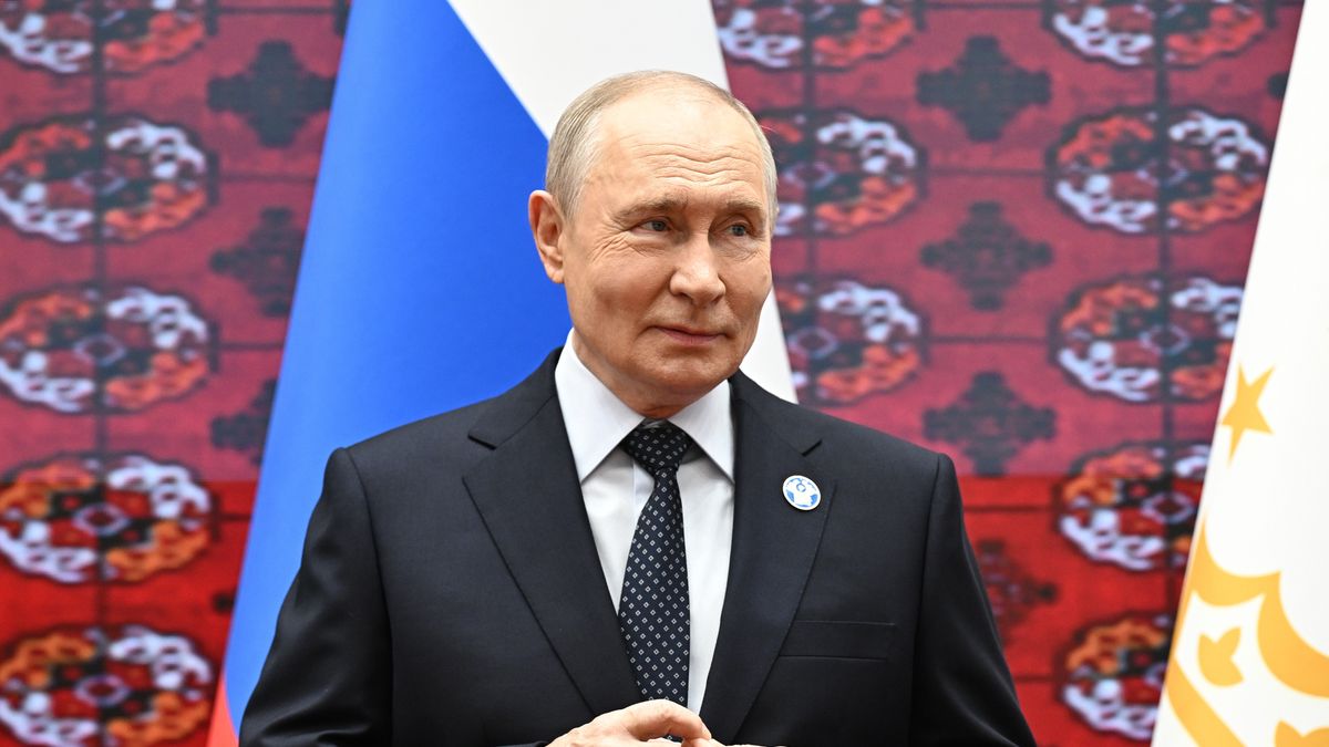 CIS Heads of State Summit in Turkmenistan
epa13290951 Russian President Vladimir Putin waits for a group photo with heads of delegations from CIS member states at the Avaza national tourist zone outside Turkmenbashi, Turkmenistan, 09 October 2026.  EPA/GAVRIIL GRIGOROV/SPUTNIK/KREMLIN POOL MANDATORY CREDIT 
Dostawca: PAP/EPA.
GAVRIIL GRIGOROV/SPUTNIK/KREMLIN POOL
summit, diplomacy