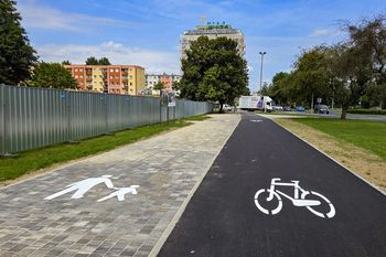 Nowy ciąg pieszo-rowerowy przy placu Zwycięstwa już gotowy