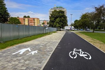 Nowy ciąg pieszo-rowerowy przy placu Zwycięstwa już gotowy
