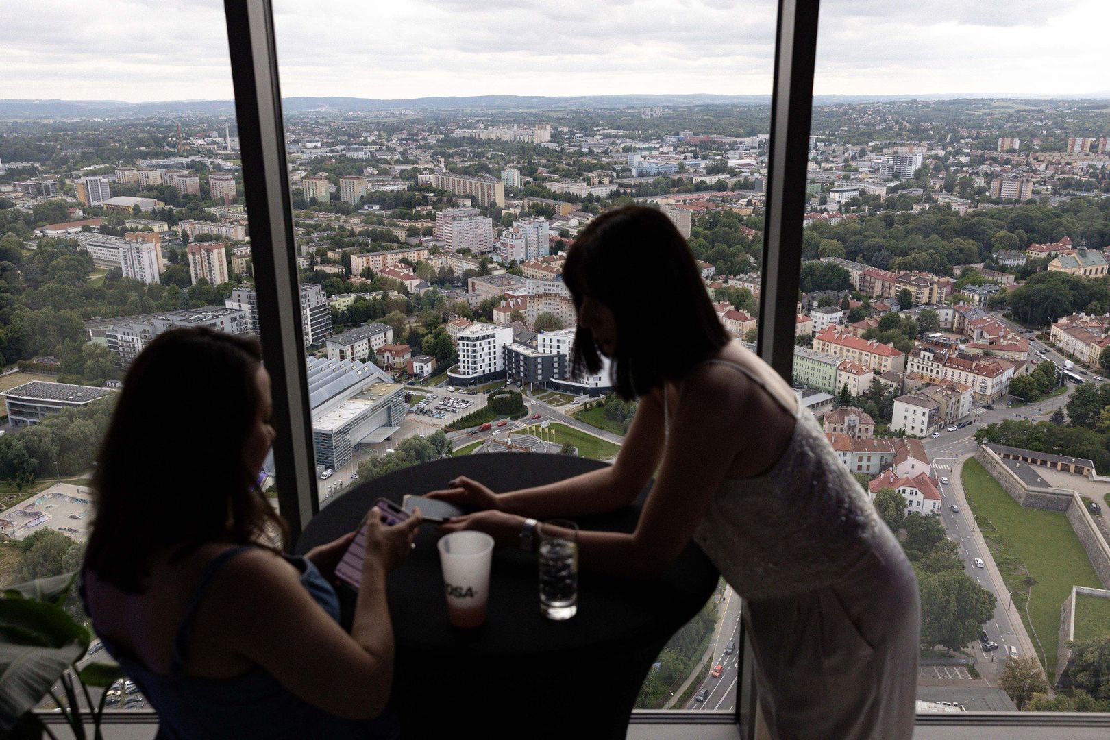 Tak prezentuje się widok z 4o pietra drapacza chmur w Rzeszowie