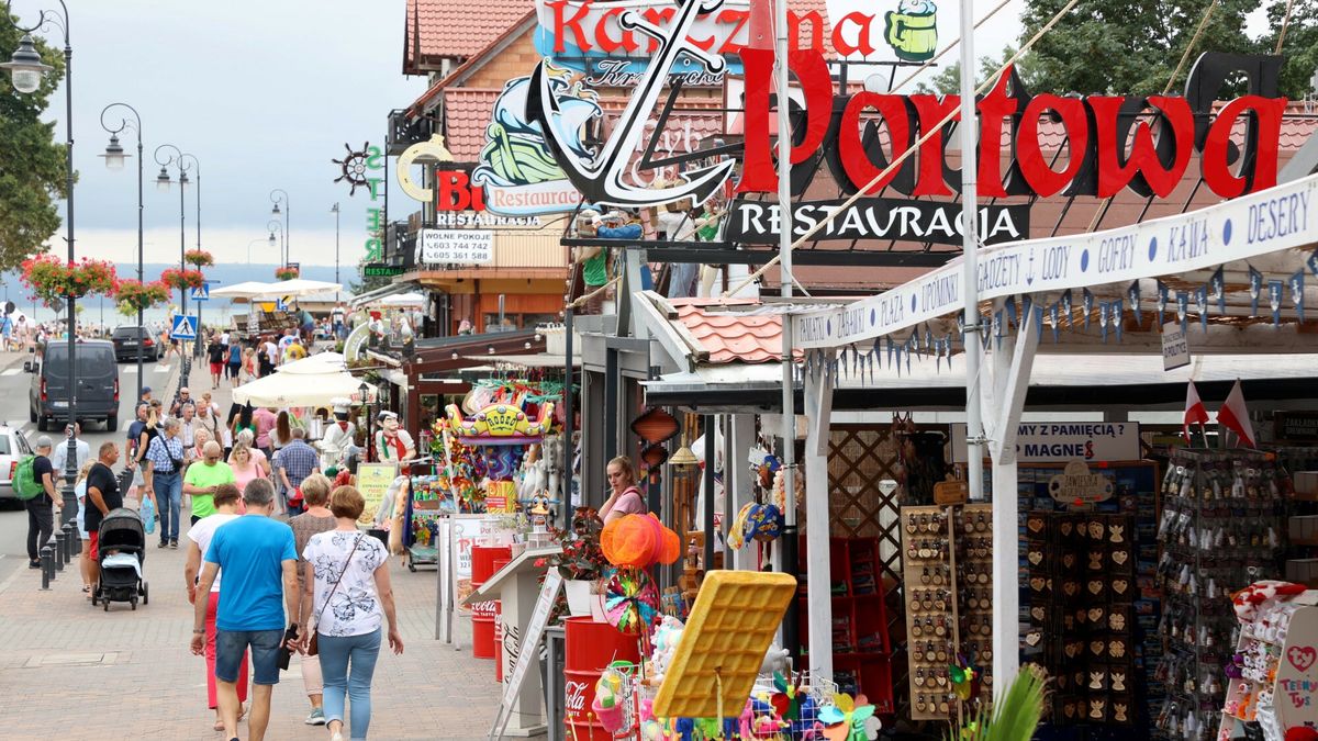 East News archiwum
Fot. Piotr Molecki/East News, Krynica Morska, 21.08.2022. Wakacje nad Baltykiem. Bary przy ul. Portowej.
Piotr Molecki