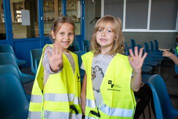 Pierwszoklasiści dostaną odblaskowe kamizelki. Akcja obejmie wszystkie gminy powiatu poznańskiego