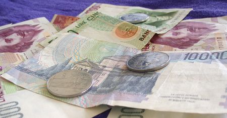 Znalazły 158 milionów lirów w piwnicy dziadka. Radość nie trwała długo