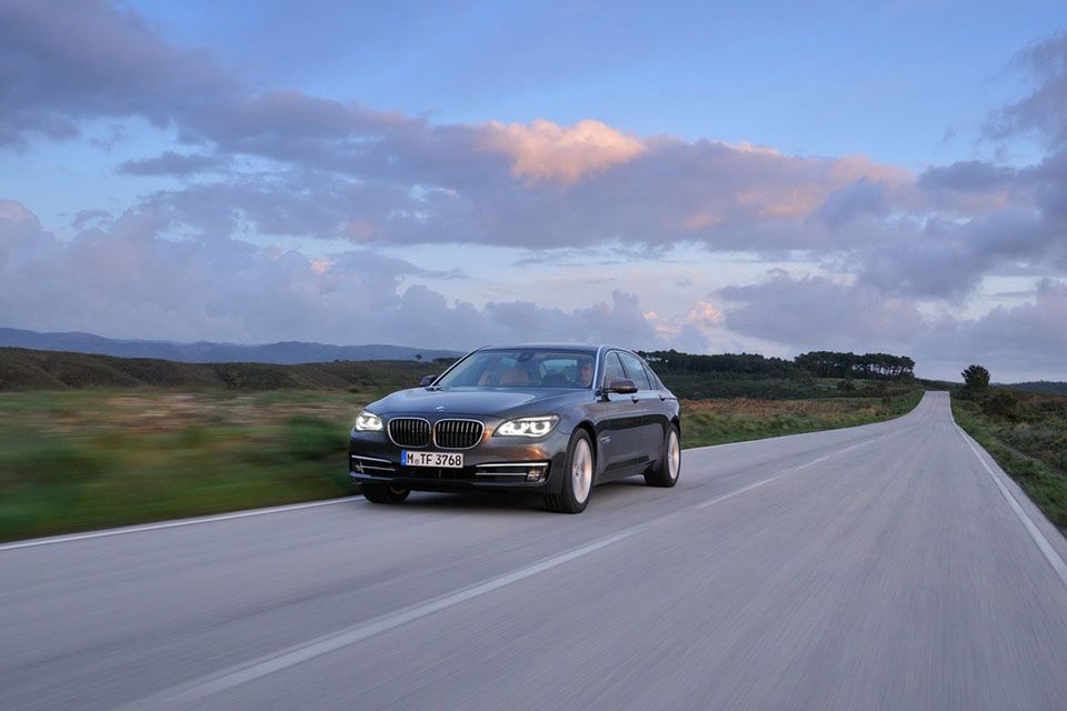 BMW serii 7 na rok 2013 - megagaleria niemieckiego okrętu flagowego 205