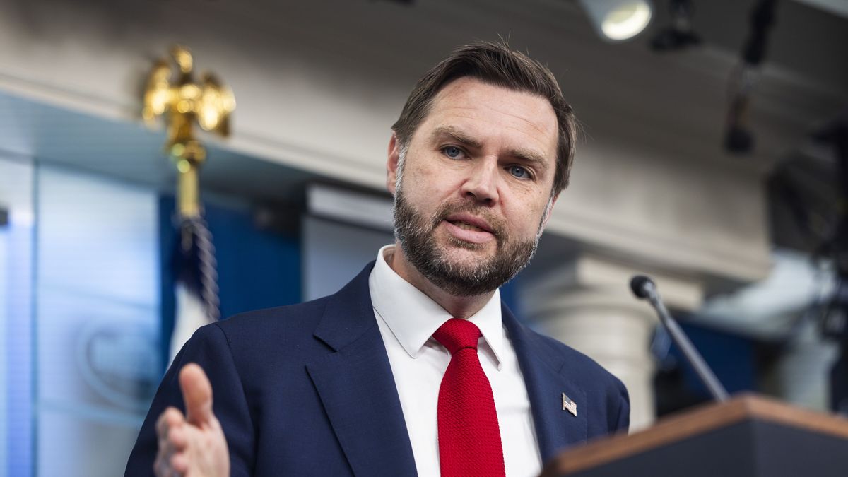 epaselect epa13047014 US Vice President JD Vance speaks to the media about the Iran-US memorandum of understanding in the White House Briefing Room in Washington, DC, USA, 18 June 2026. The Trump administration is facing criticism for the deal, which opponents say is in Tehran's favor. EPA/JIM LO SCALZO Dostawca: PAP/EPA.