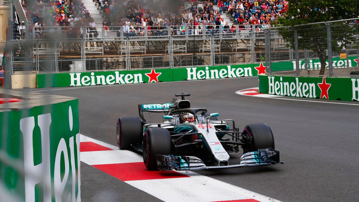 Lewis Hamilton na torze w Baku