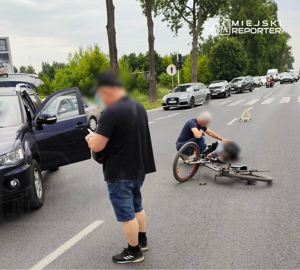 Potrącenie rowerzysty w Markach. Występują duże utrudnienia w ruchu