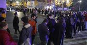 Budynek obrzucany był obelgami. Od otwarcia codziennie gości tłumy