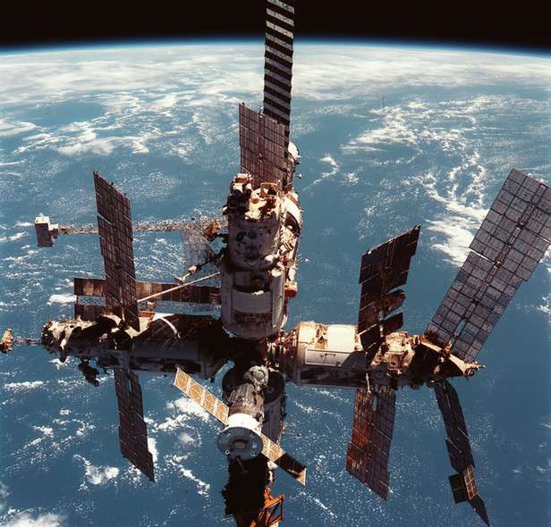 Stacja kosmiczna Mir (Fot. NASA.gov)