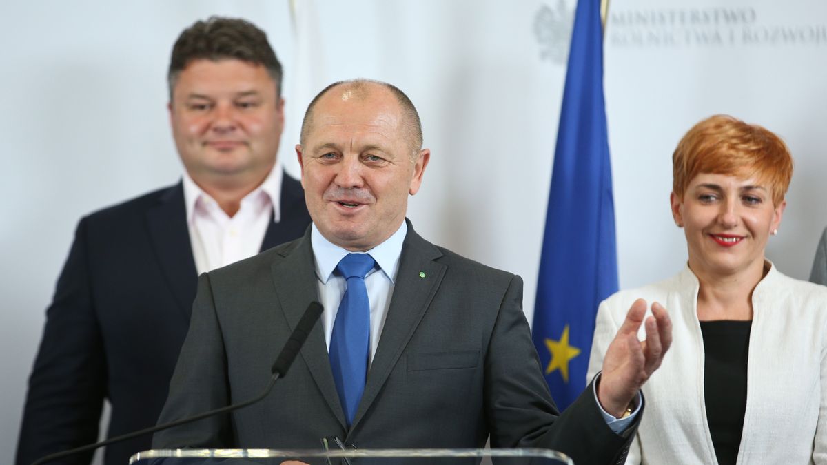 Warszawa, 09.09.2015. Minister rolnictwa Marek Sawicki podczas konferencji prasowej.