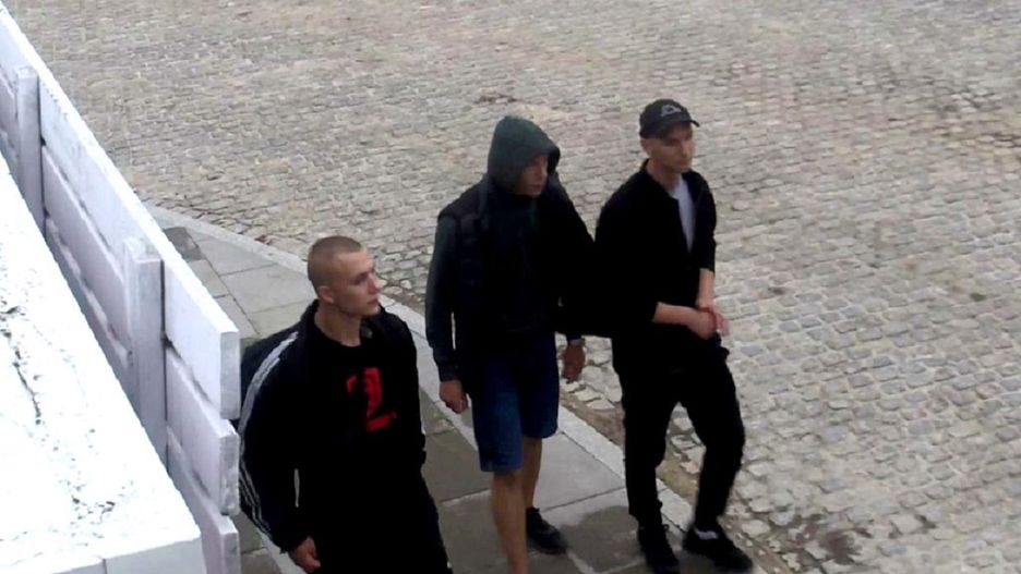 Pobili chłopca. Policja pokazała ich twarze