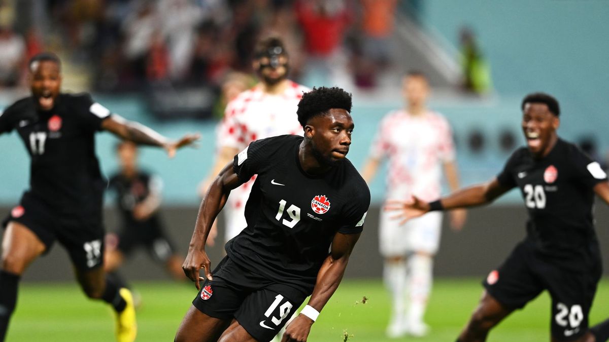 Getty Images / Claudio Villa / Alphonso Davies (Kanada) cieszy się z bramki