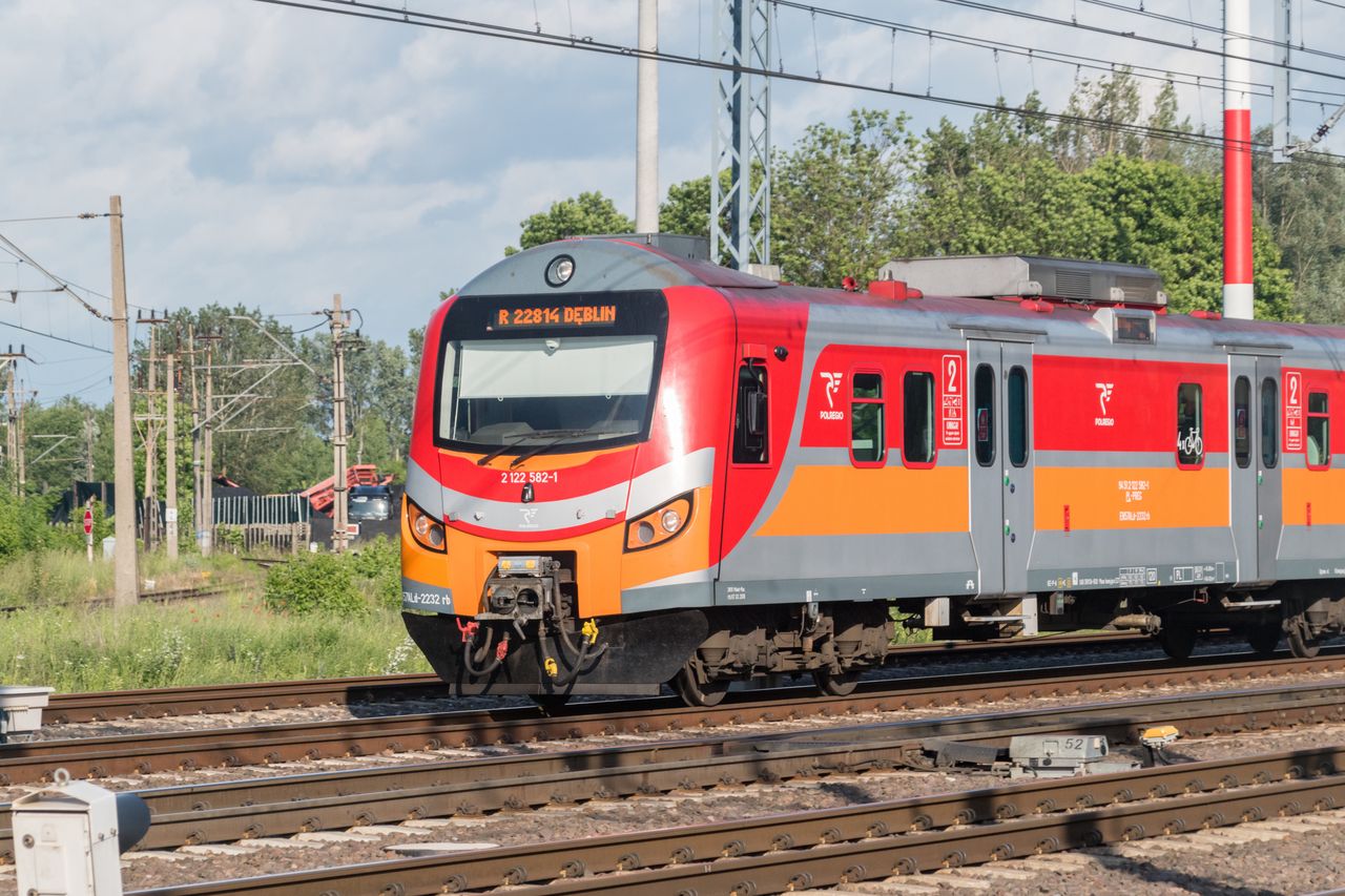 Nie Zatrzymał Się Przed Przejazdem Kolejowym I Wjechał Pod Pociąg