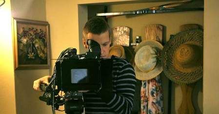 O czym Rafal Mroczek pisze na videoblogu?