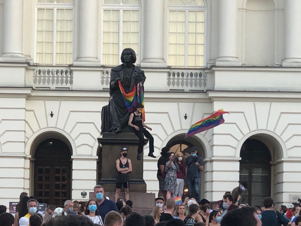 Protesty w Warszawie po decyzji ws. aresztu dla aktywistki LGBT. Akcja policji i blokada