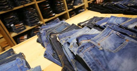 Amerykanie mają w szafie coraz mniej dżinsów. Znany producent przerzuca się na dresy