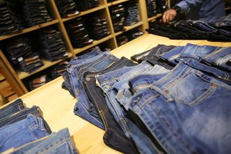 Amerykanie mają w szafie coraz mniej dżinsów. Znany producent przerzuca się na dresy