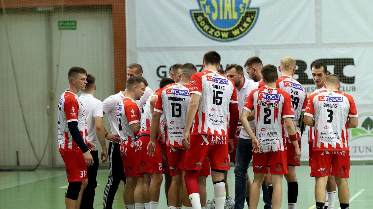 WP SportoweFakty / Dawid Lis / Na zdjęciu: zawodnicy KPR Ostrovii Ostrów Wlkp.