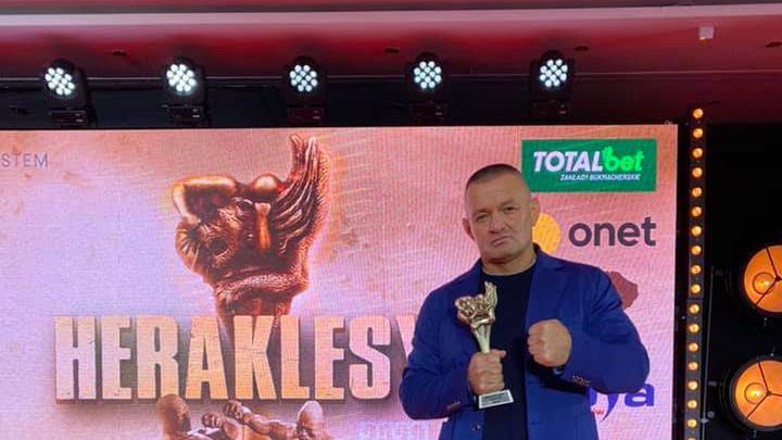 Facebook / Facebook / Andrzej Kościelski po wejściu do galerii sław polskiego MMA