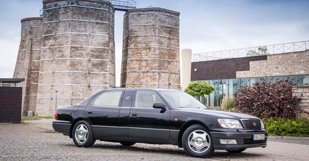 Test: jedyny Lexus LS400 LWB - japoński rywal rolls-royce'a, który miał nigdy nie powstać