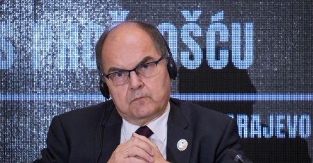 "List do okupanta". Niemiecki polityk dostał nazistowski hełm