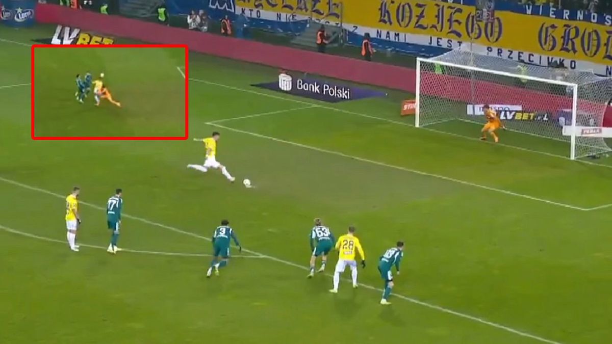 Twitter / Screen / Canal+Sport / Na zdjęciu: Kacper Tobiasz sprokurował rzut karny dla Motoru Lublin