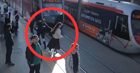 Weszła wprost pod tramwaj. Cudem nie doszło do tragedii