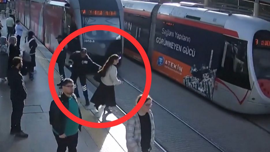 Weszła prosto pod tramwaj