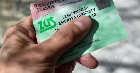 Wyrób oprócz legitymacji emeryta. Skorzystasz ze sporych ulg
